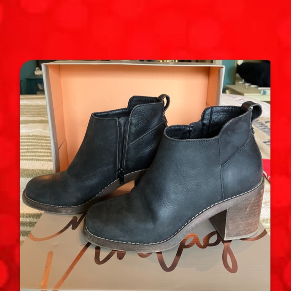 Crown Vintage Black Ankle Booties Sleek Design